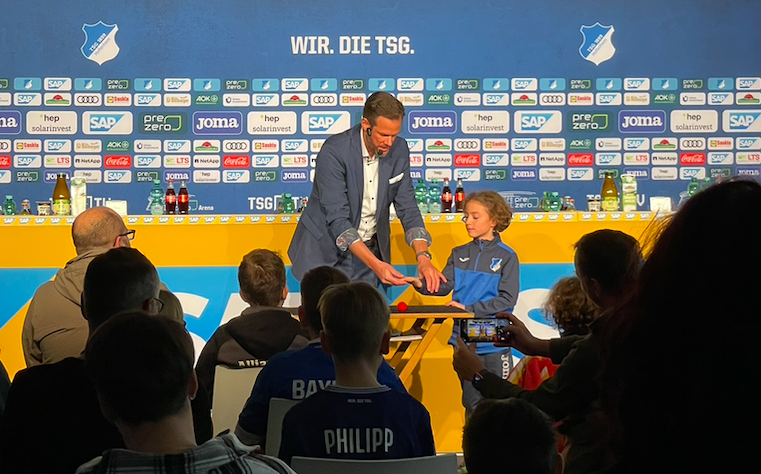 Hoffi, das Maskottchen der TSG Hoffenheim, hatte mich zu seiner Winterfeier am 03. Dezember in die PreZero Arena nach Sinsheim eingeladen. Und nicht nur mich, sondern auch die Mitglieder des… Ganzen Beitrag lesen